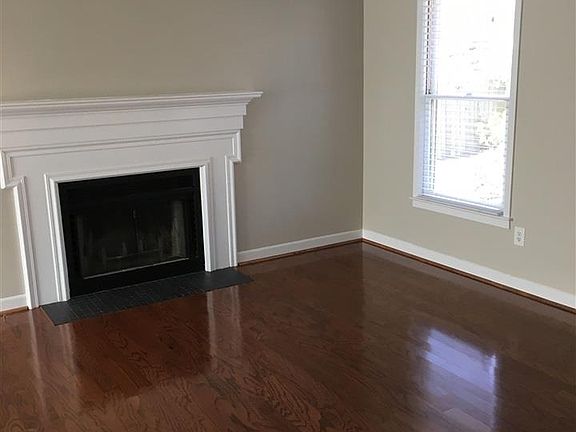 2nd image of 230 E Broad St APT A