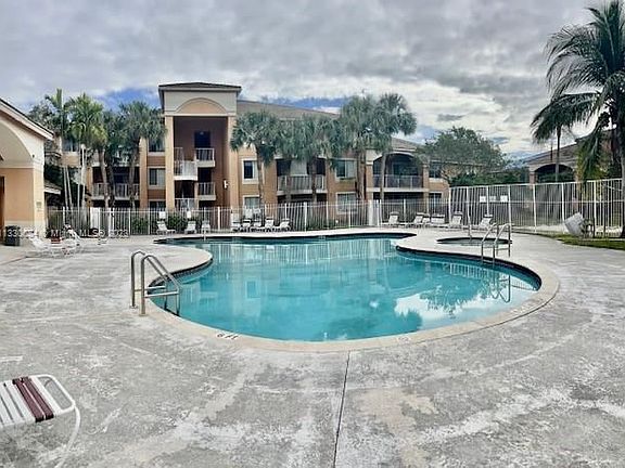 3rd image of 6900 SW 39th St APT 107J