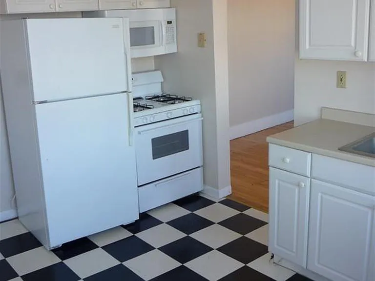 280 Brookline St #4L — Photo 5