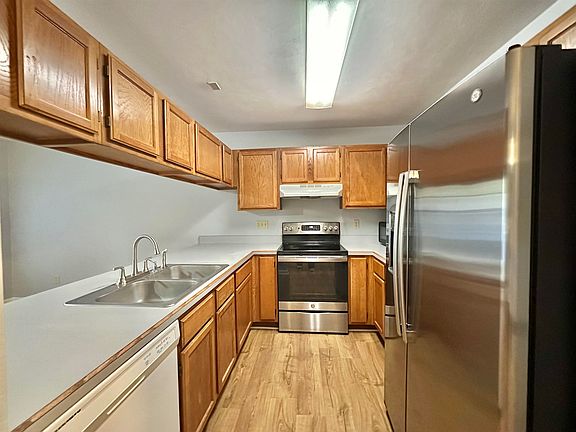 3rd image of 4421 Stratfordshire Ct