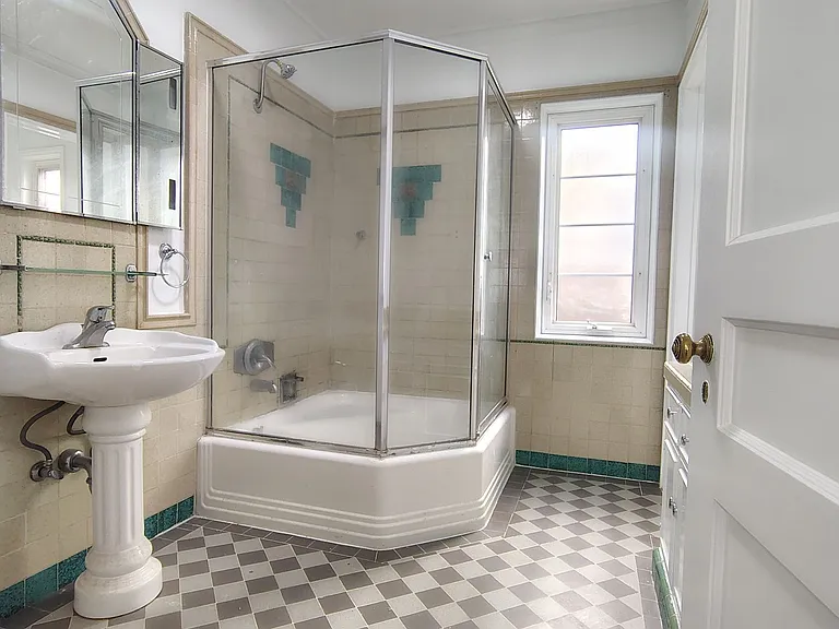 10974 Strathmore Dr — Photo 13