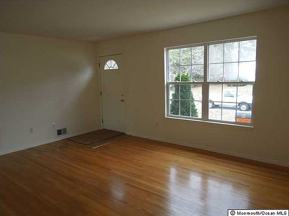 3rd image of 808 11th Ave