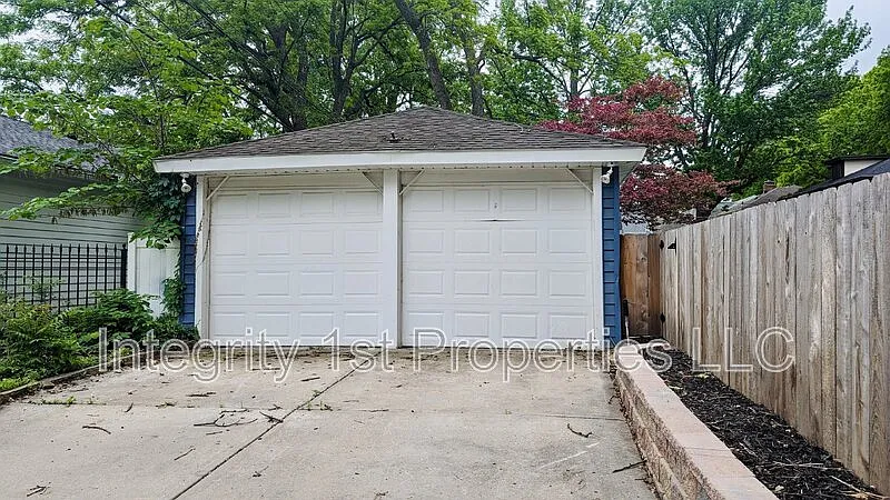 3 bed, 2.0 bath, 1799 sqft, $2,800 — Photo 3