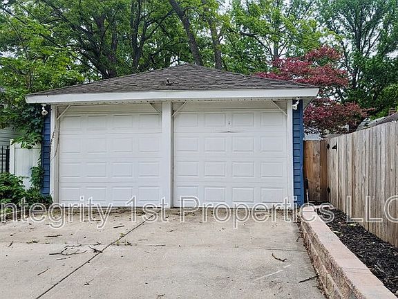 3rd image of 7301 Summit St