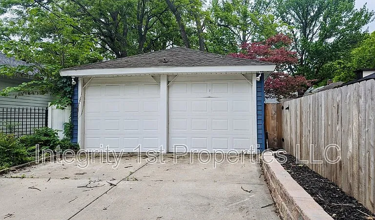7301 Summit St — Photo 3