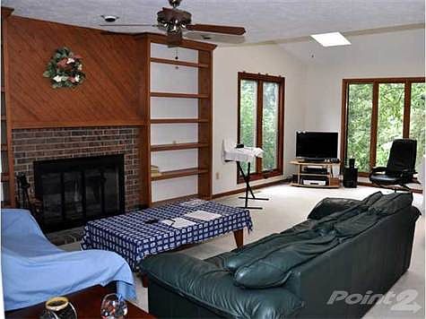 3rd image of 2584 Woodhill Dr #8