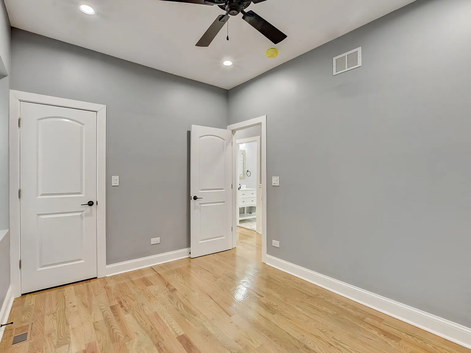 3 bed, 1200 sqft, $2,000 — Photo 1