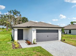 816 Gen D Macarthur Ave, Fort Denaud, FL 33935