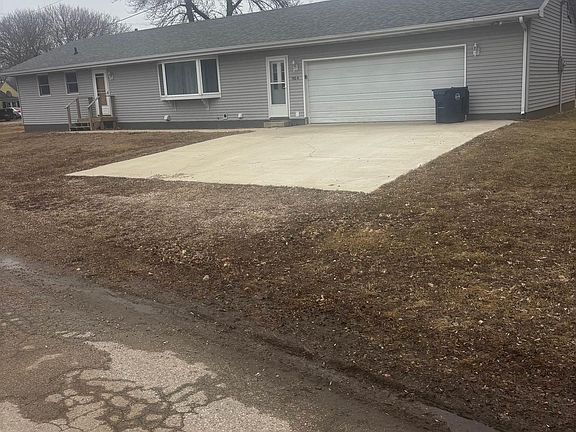 2nd image of 904 Diagonal Ave