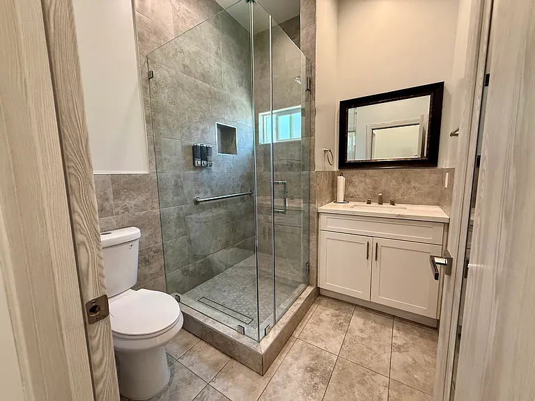 2428 N Lincoln St #101 — Photo 12
