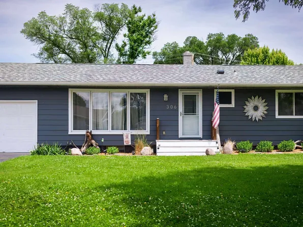 306 N 4th St, La Crescent, MN 55947