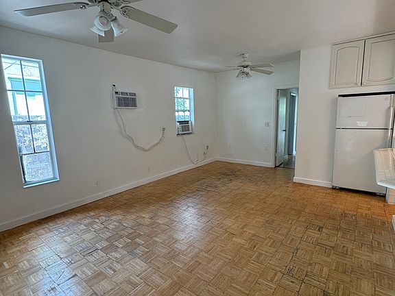 4th image of 113 SE 4th St