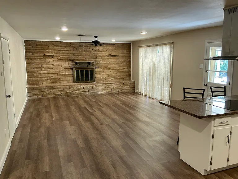5909 Whitman Ave — Photo 7