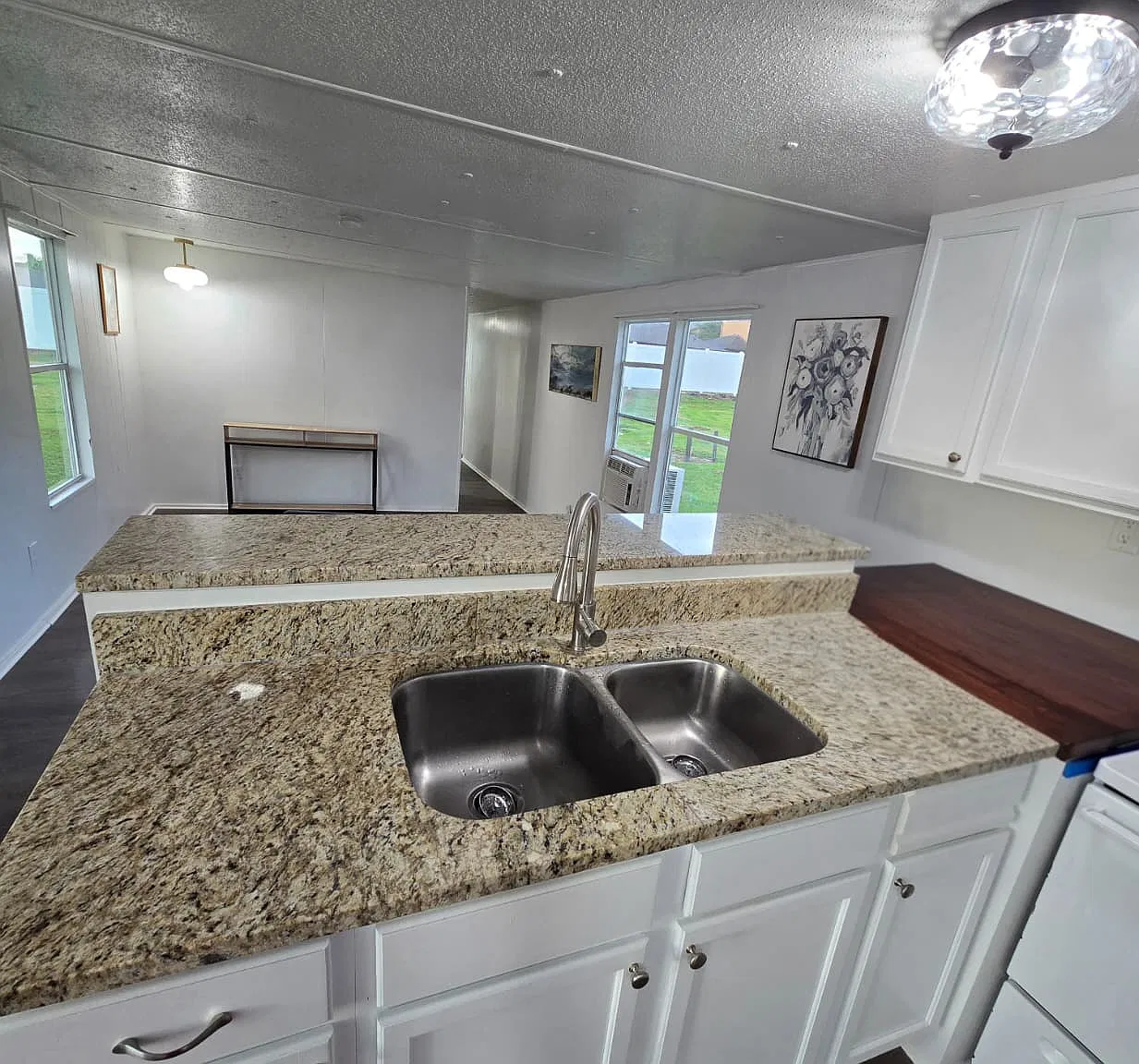 2 bed, 700 sqft, $1,650 — Photo 3