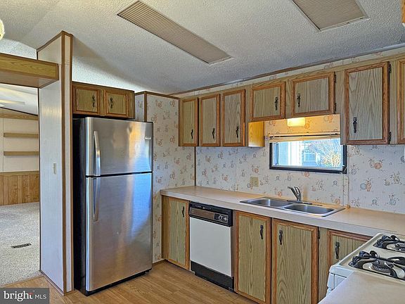 5th image of 1 Andover Ln #B-19