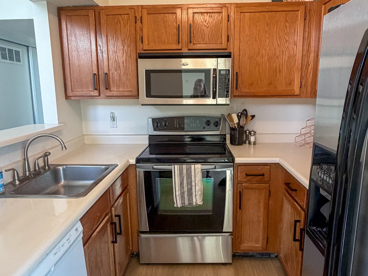 2 bed, 860 sqft, $2,200 — Photo 3