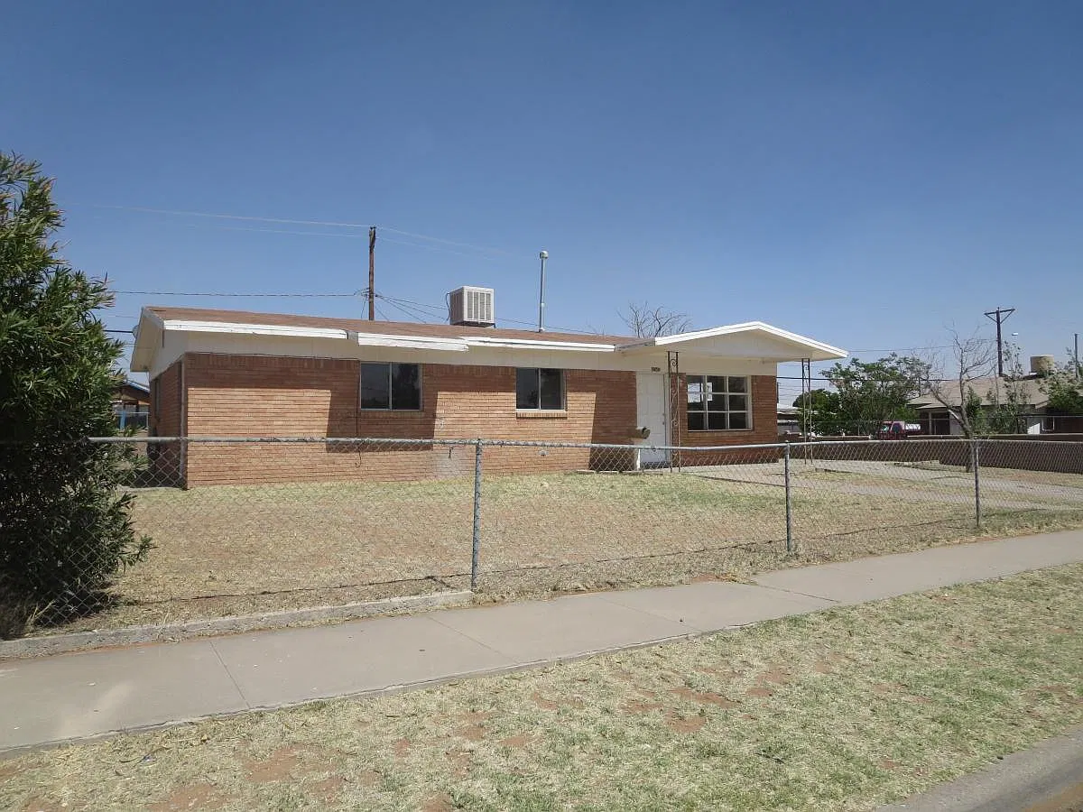 4 bed, 1144 sqft, $1,400 — Photo 2