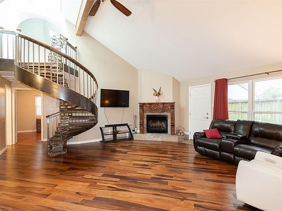 3rd image of 114 Ambershadow Dr