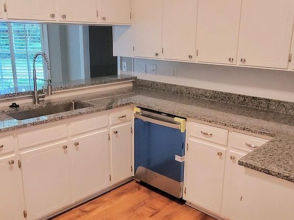 5th image of 208 Wildwood Dr