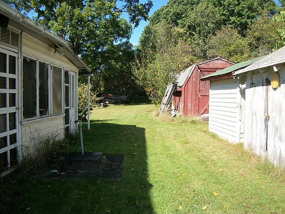 4th image of 127 Horseshoe Dr