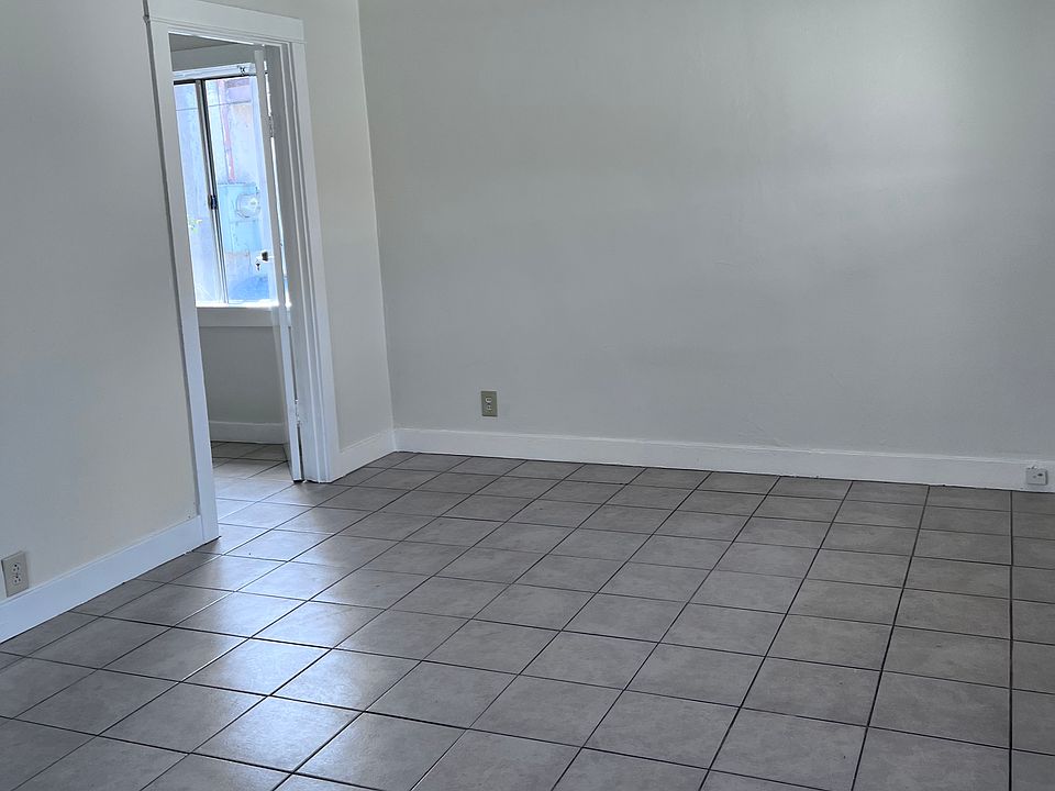 2nd image of 319 1/2 S Hidalgo Ave