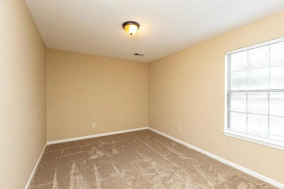 3 bed, 1229 sqft, $1,975 — Photo 1