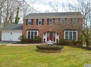 41 Hawthorne St, Mount Sinai, NY 11766