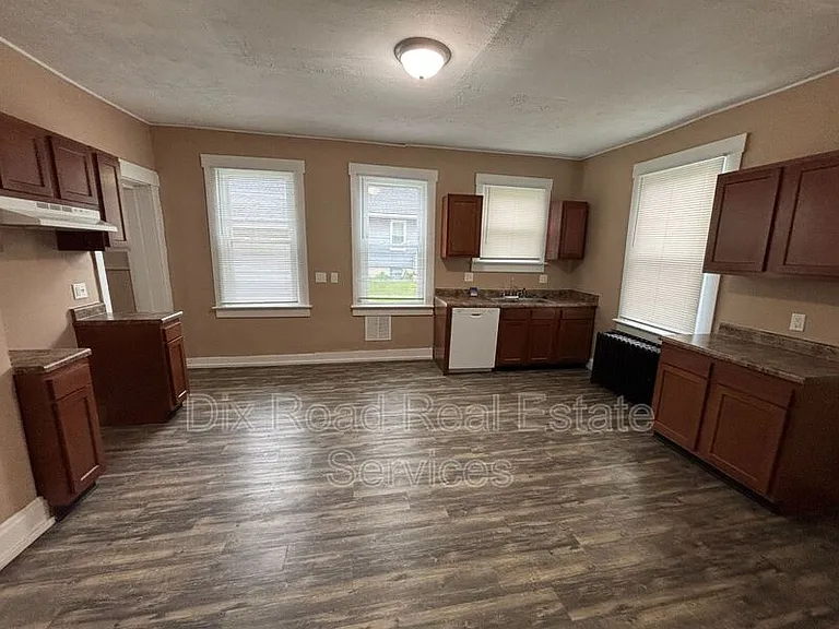 1581 Madison Ave — Photo 15