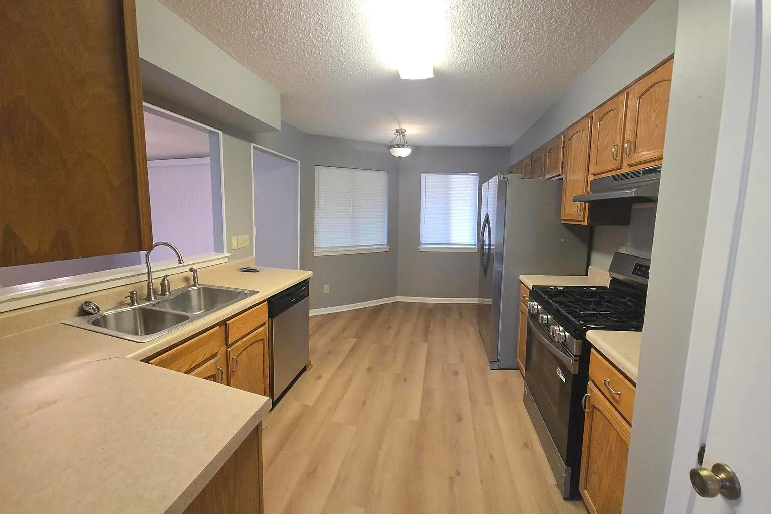 3 bed, 1783 sqft, $2,400 — Photo 2
