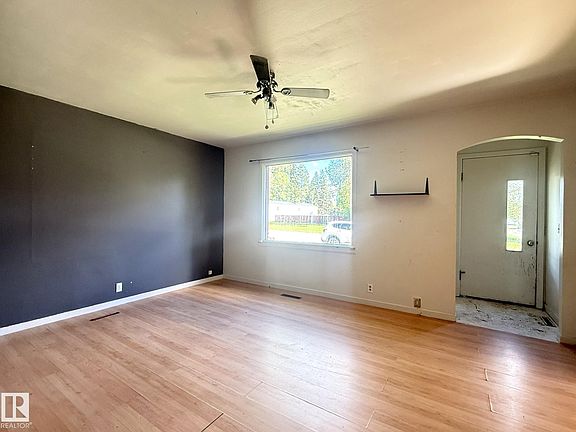 2nd image of 5028 52nd Ave