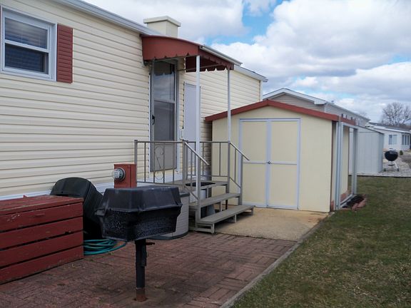 Backyard, Shed, & Gas Grill
