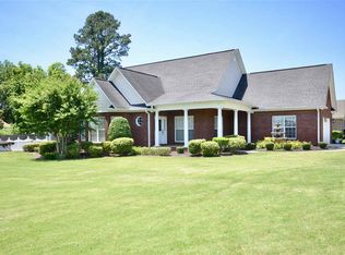 800 Meadowview Dr NE, Hartselle, AL 35640