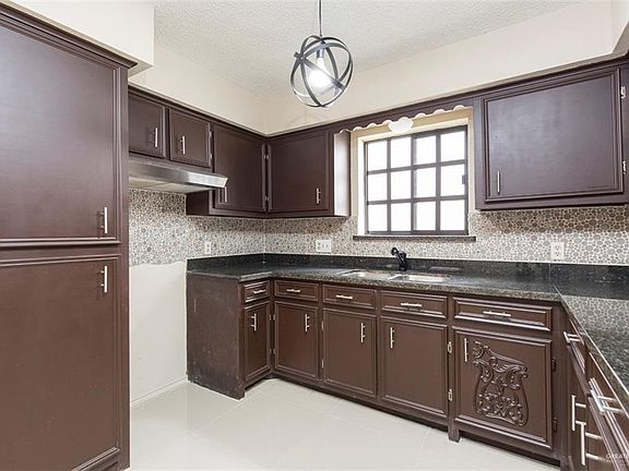 5th image of 905 E Boganbilia Ave