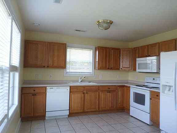 3rd image of 305 Oak Tree Blvd, Nw