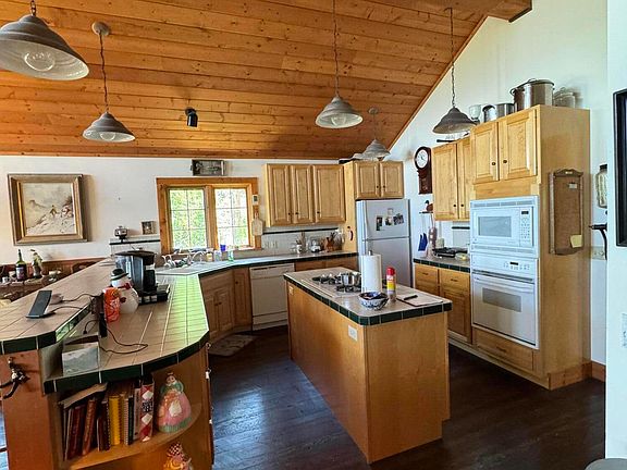 2nd image of 196 TIMBER Drive