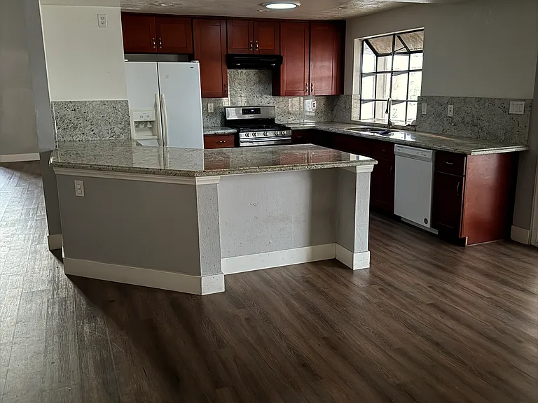 25290 Kalmia Ave — Photo 11