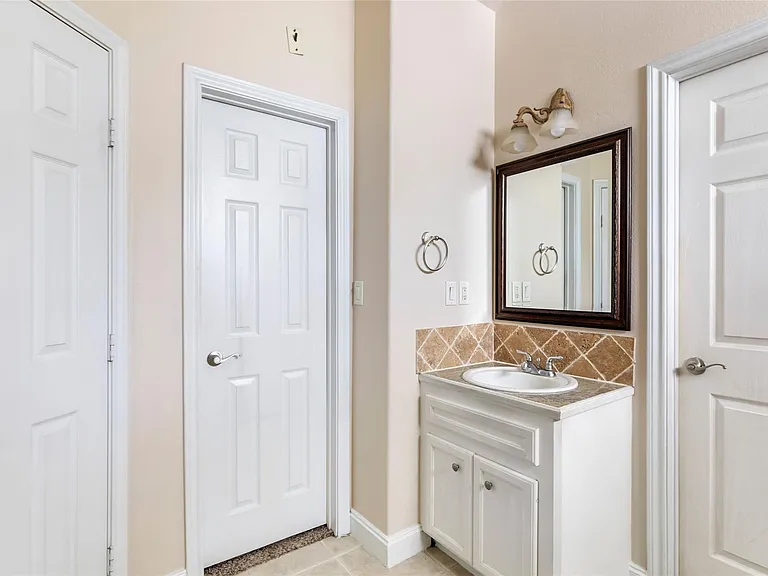 108 Harbour Town Cir — Photo 10