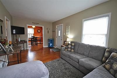 2nd image of 3000 E Cherry St