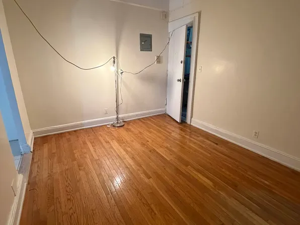 37-13 30th Avenue image 4 of 8