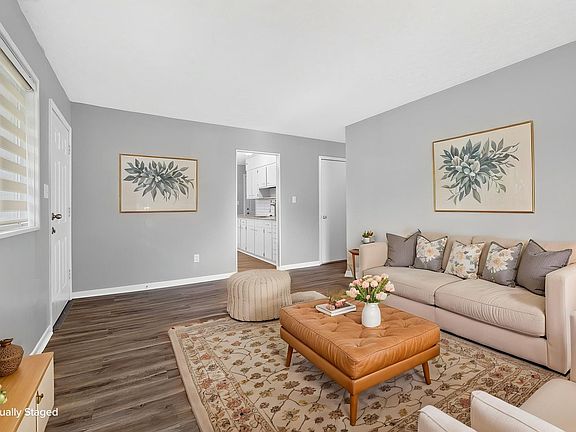 2nd image of 2956 Valleyview Dr