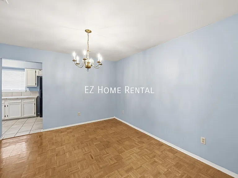 2907 W Greens Rd — Photo 8