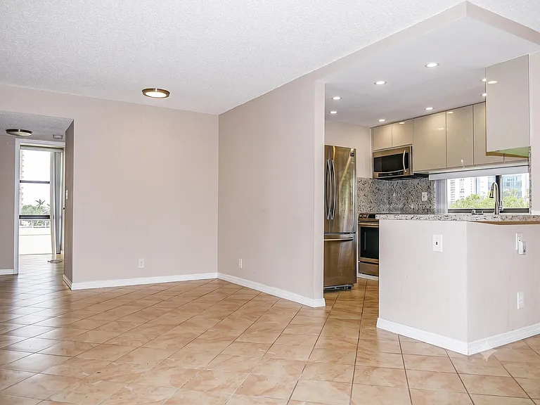 17021 N Bay Rd #529 — Photo 1