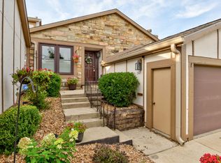 1105 Wheaton Oaks Dr #E, Wheaton, IL 60187