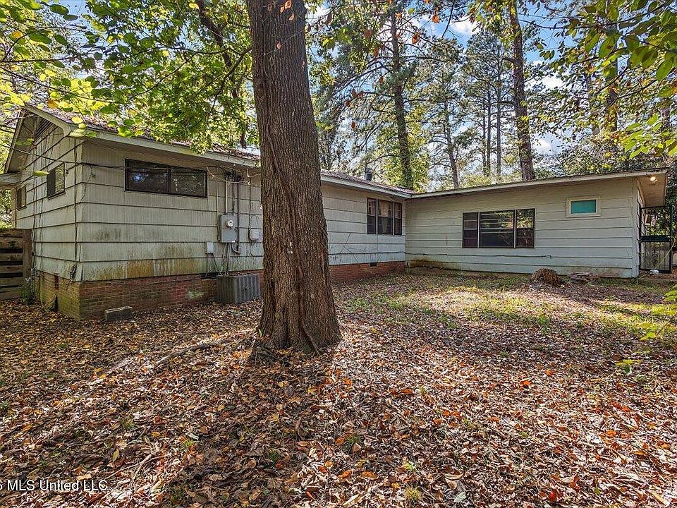 19th image of 920 Sumac Ave