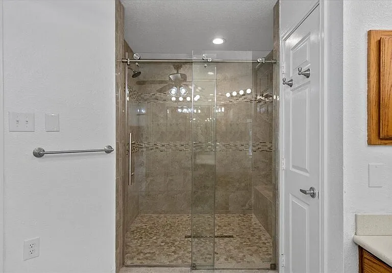 2421 Caroline St — Photo 30