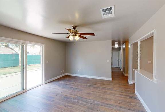 3rd image of 3245 N Claremont Ave #1