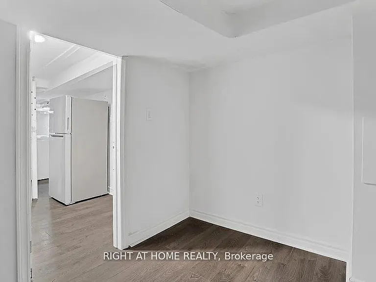 210 Mary St N #BASEMENT — Photo 8
