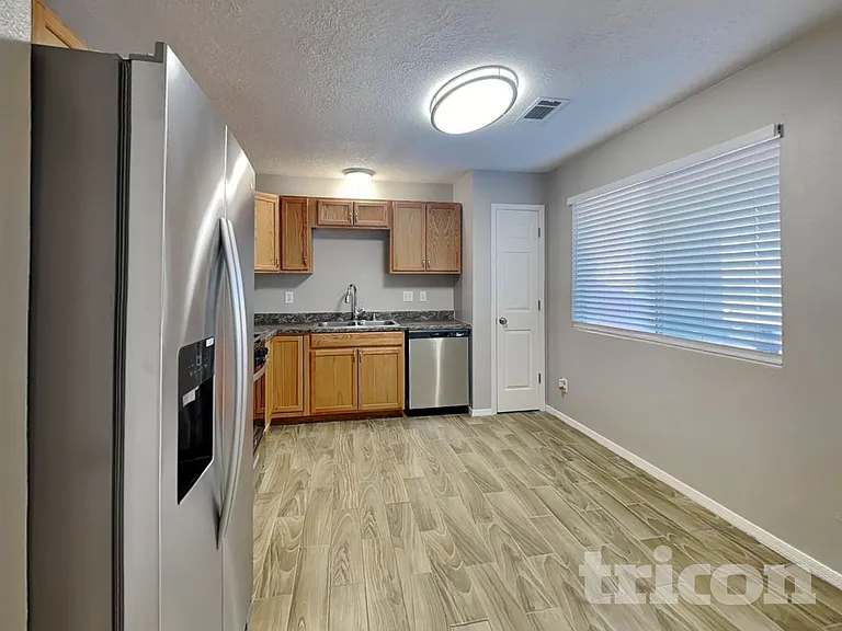 848 Rebecca Ct NE — Photo 6