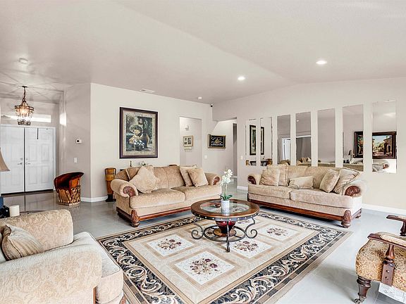 5th image of 79895 Dandelion Dr