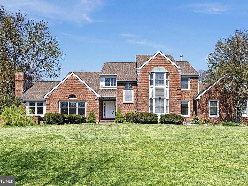 1st image of 19 Garnet Ln